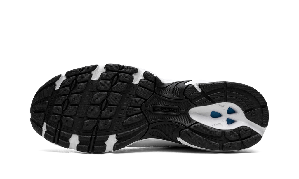 530 "White Black" MR530EWB