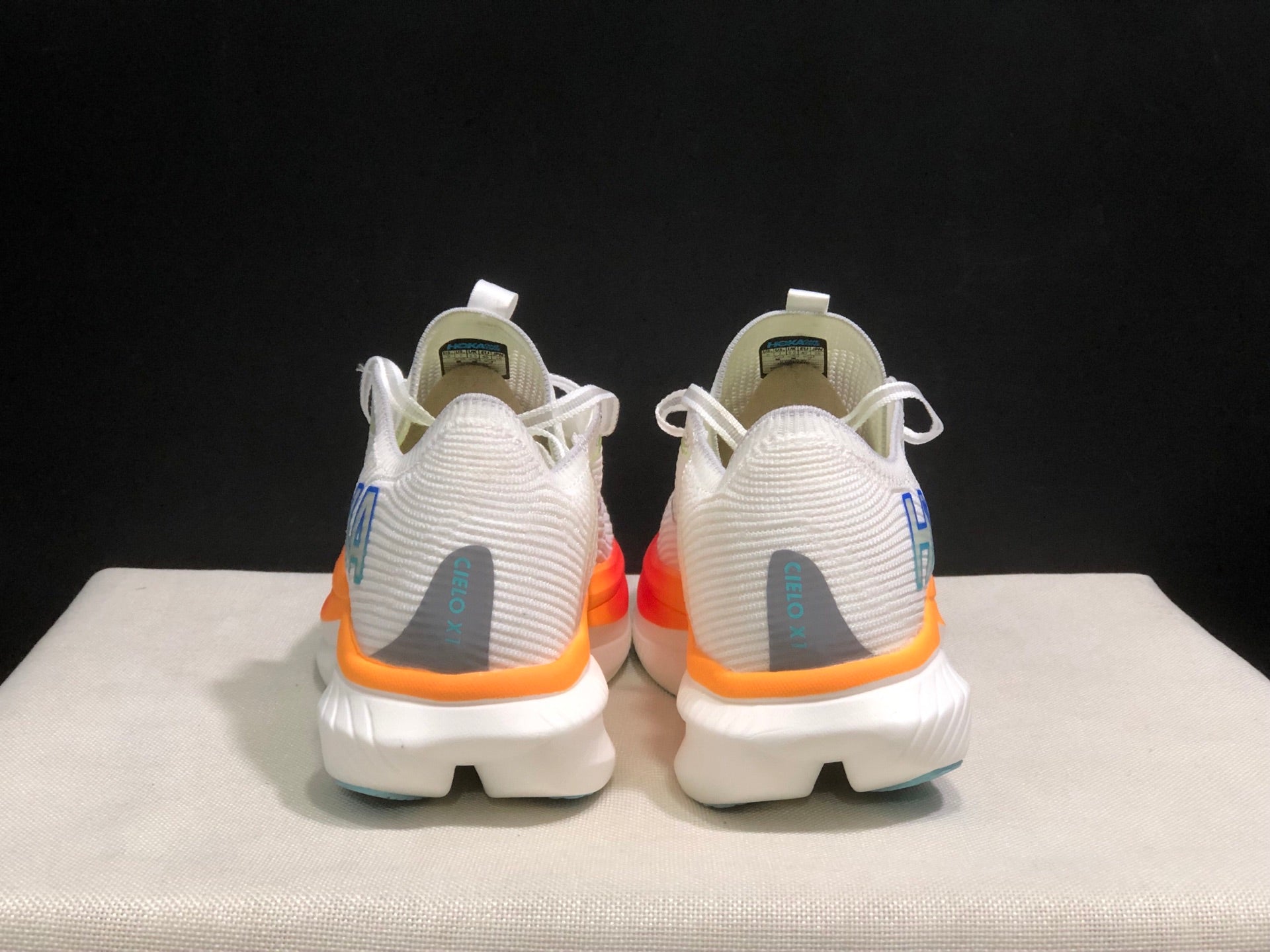 HOKA ONE ONE CIELO X1